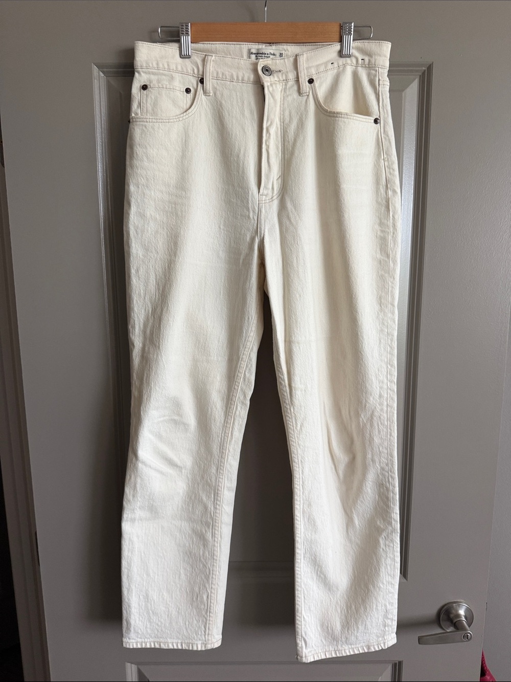 Abercrombie & Fitch The Ankle Straight 
Ultra High Rise 
Curve Love
